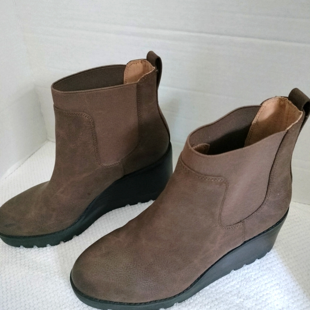 Crown Vintage Women's Marleen Wedge Chelsea Boot Sz 6 1/2M